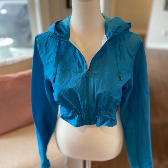 lululemon athletica Jackets & Blazers - Lululemon Cropped Wind Jacket Size 4 Hoodie Blue